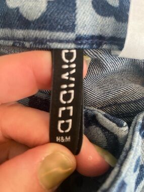 H&M Divided Light and Dark Blue Flower Print Jeans